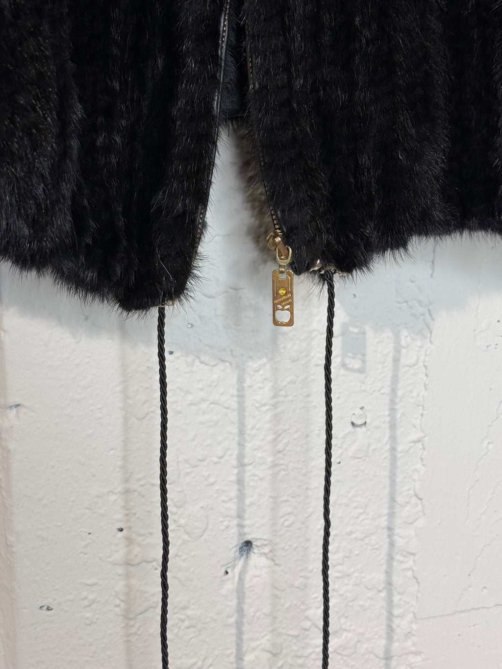 Yuchang High Fashion Black Fur Jacket - M