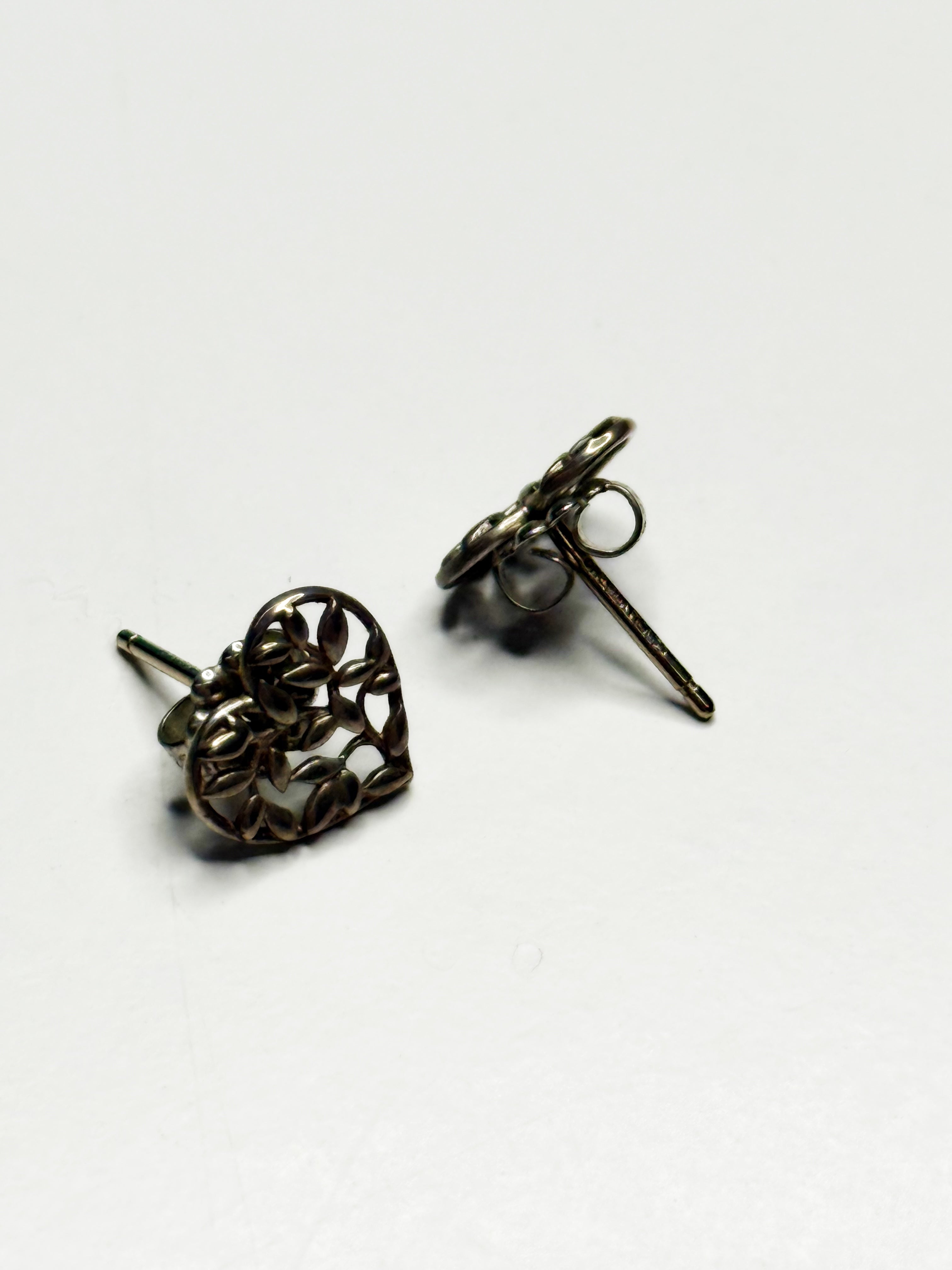 TIFFANY & CO.
Vintage Silver Heart Earrings