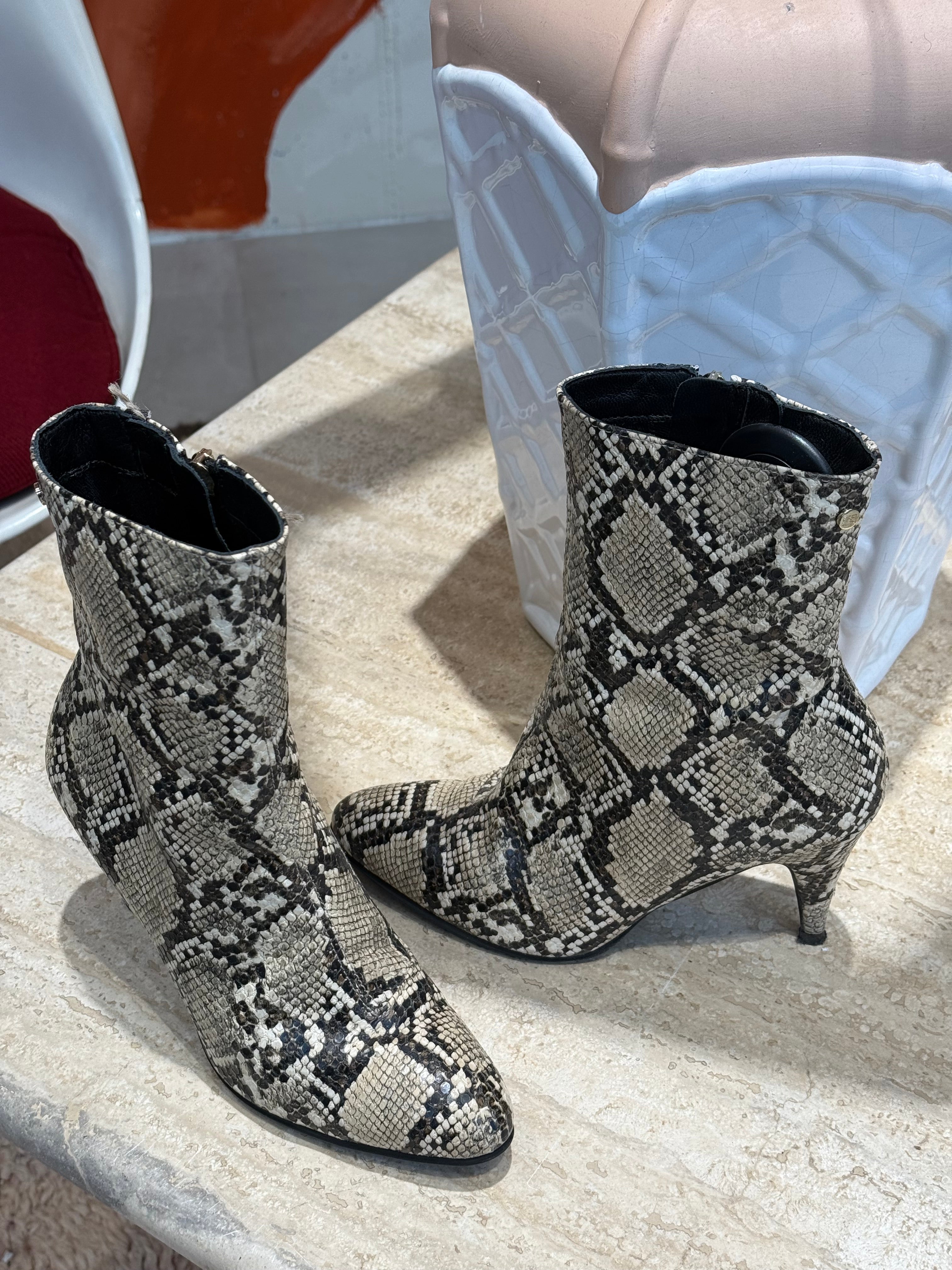 Tommy Hilfiger Snake-Print Ankle Boots