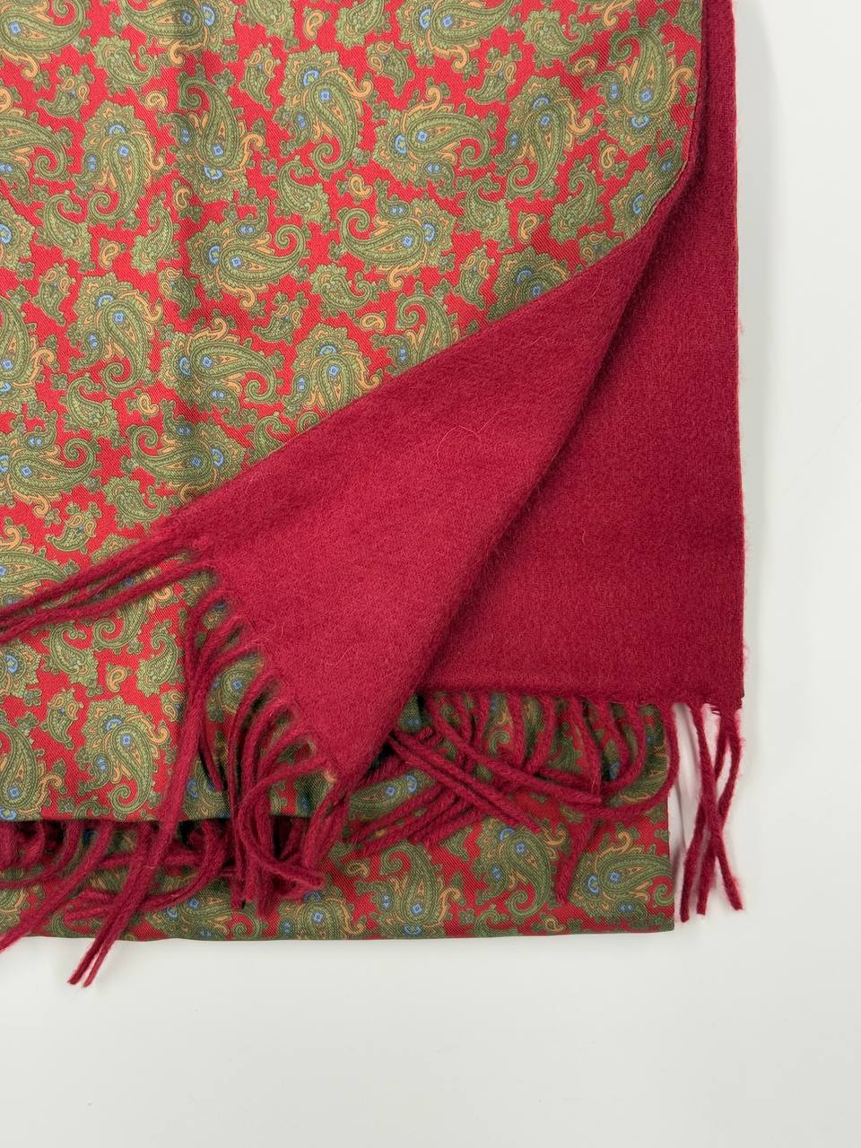 Luxurious paisley-patterned scarf